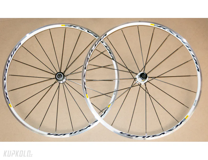 Zapleten&#x00E1;&#x20;silni&#x010D;n&#x00ED;&#x20;kola&#x20;Mavic&#x20;Ksyrium&#x20;Equipe&#x20;-&#x20;White