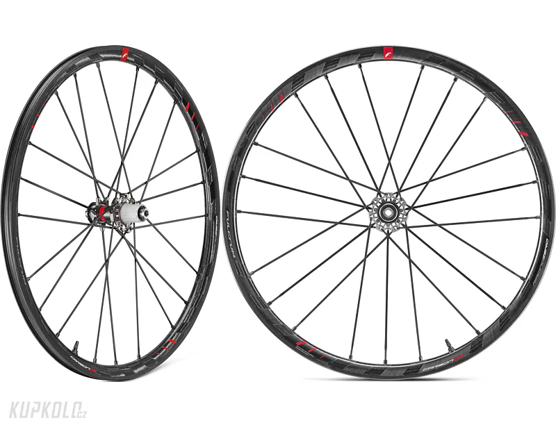 Silni&#x010D;n&#x00ED;&#x20;zapleten&#x00E1;&#x20;kola&#x20;Fulcrum&#x20;Road&#x20;Racing&#x20;ZERO&#x20;CARBON&#x20;DB